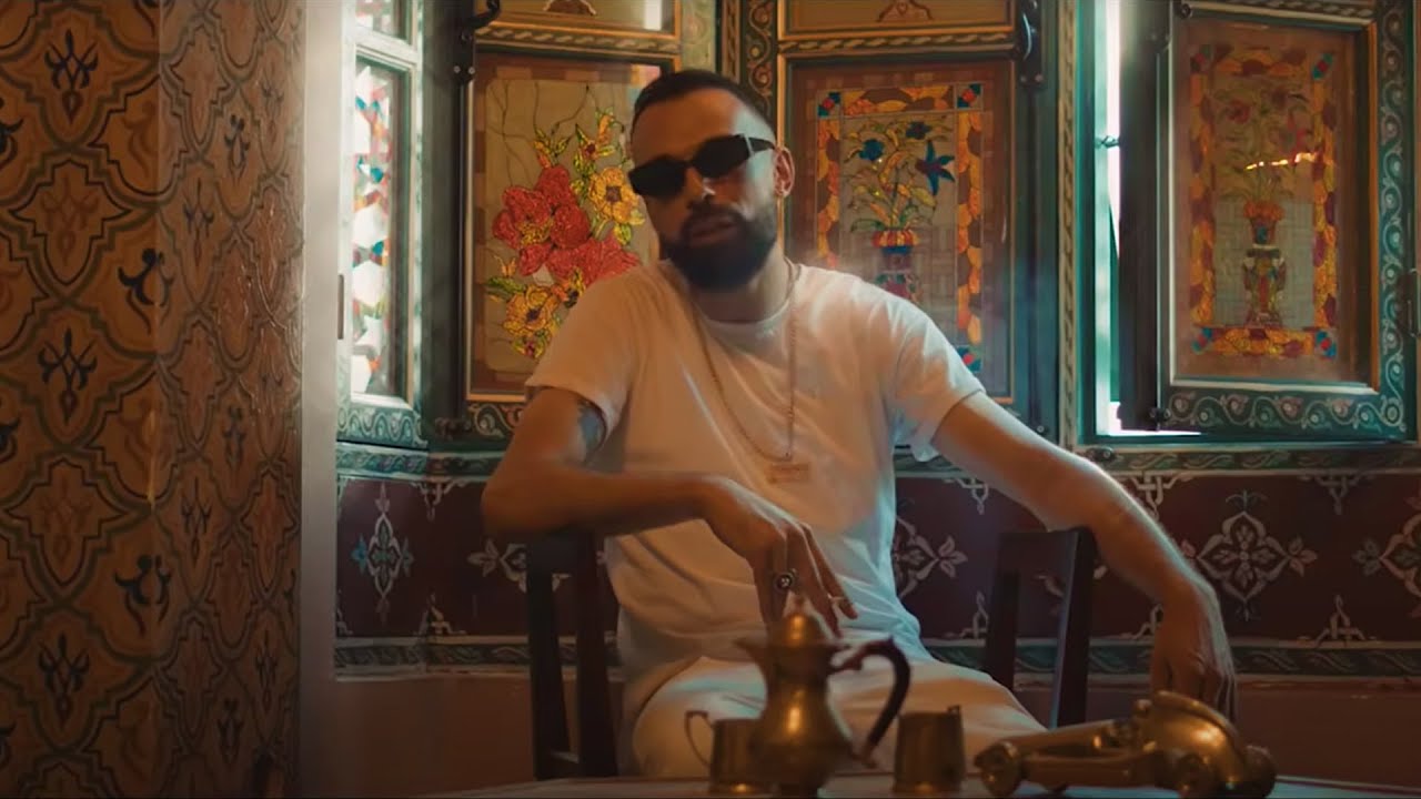 hq720[1] - El Big Five : M3aya ( White )